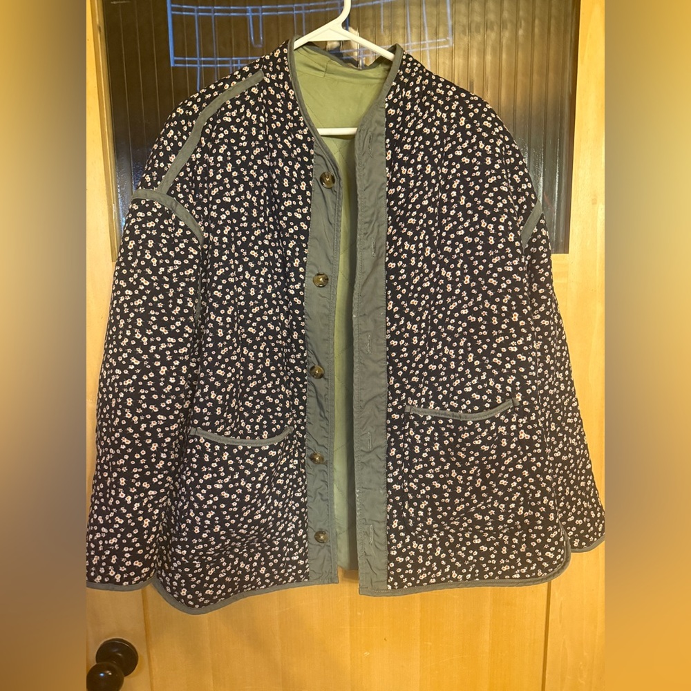 BlankNYC Quilted Reversible . Floral/ Olive Green  Jacket  Boho Size Small-Med.